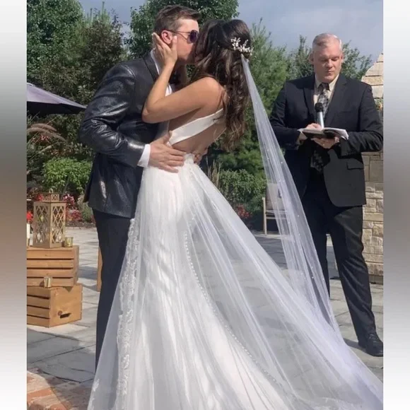 Van der Velde Couture Dresses | Van der Velde Luxury Bridal Satin Backless Wedding Dress. Size 2 | Color: White | Size: 2 | Chloegirl1'S Closet Van der Velde Couture Dresses | Van der Velde Luxury Bridal Satin Backless Wedding Dress. Size 2 | Color: White | Size: 2 | Chloegirl1'S Closet